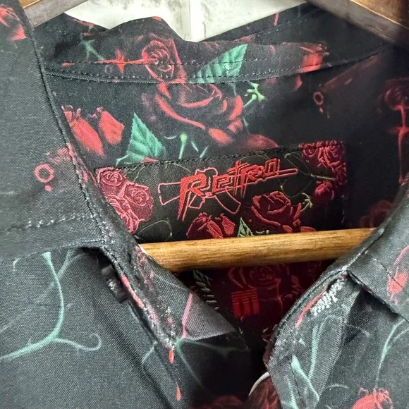 Retro Rifle Shirt MEDIUM Polyester Blend THE WIDOW Short Sleeve Beach Stretch - Picture 3 of 8